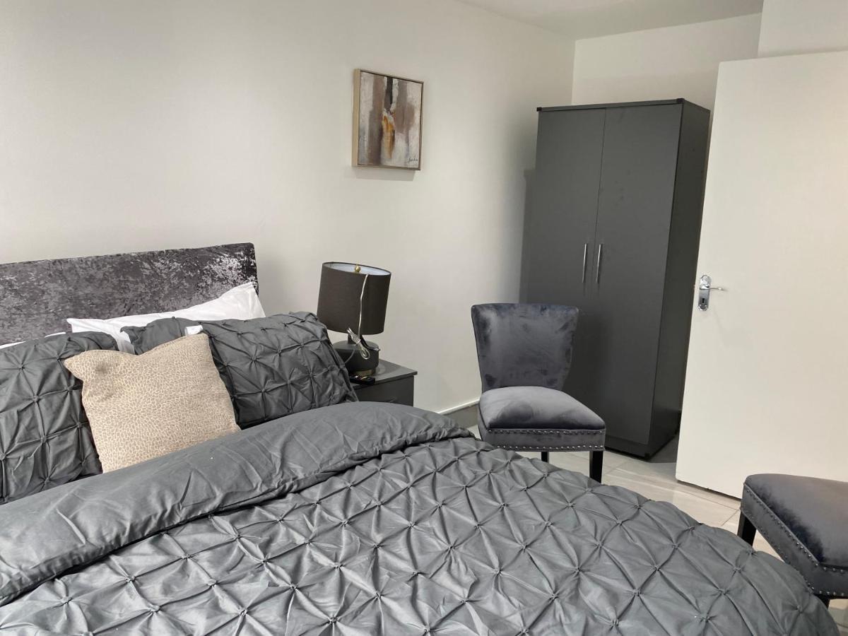 Luxurious 2-Bed Apartment In Woolwich Londra Exterior foto