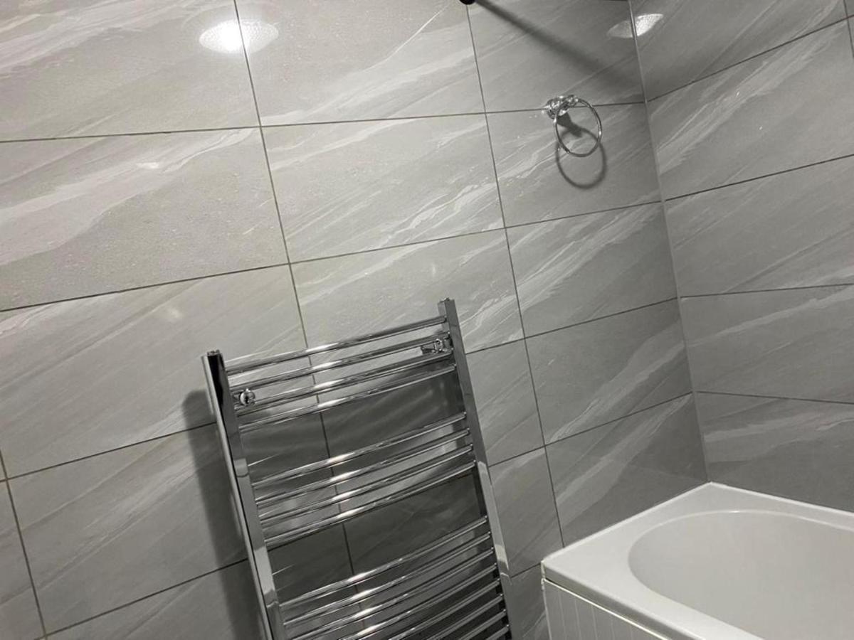 Luxurious 2-Bed Apartment In Woolwich Londra Exterior foto